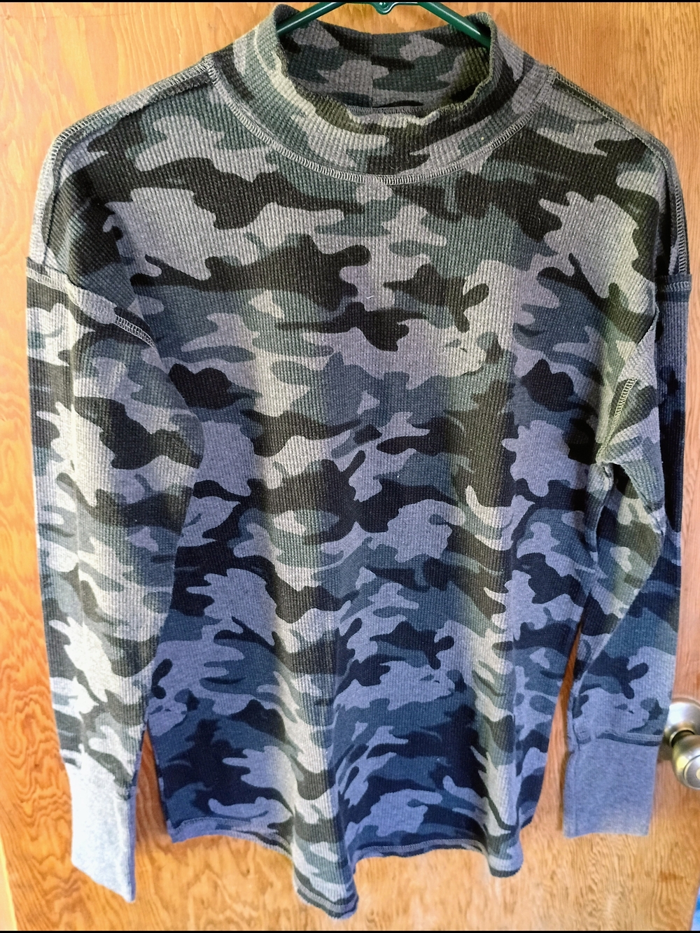 dip Women's Long Sleeve Camo Thermal Tee in Green and Gray